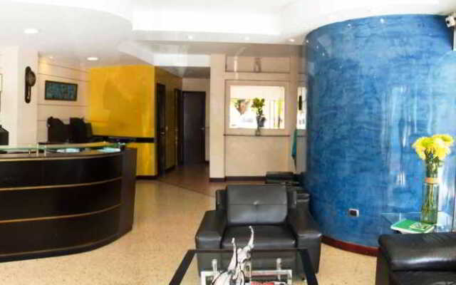 Aparta Suites Torre Poblado 2