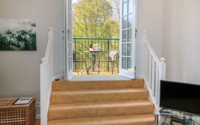 12 Keathbank Court
