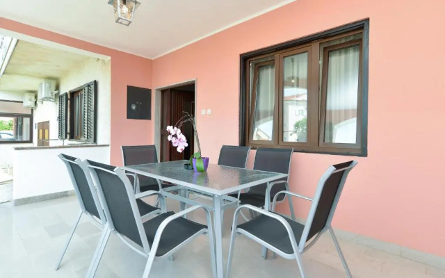 Apartment 622