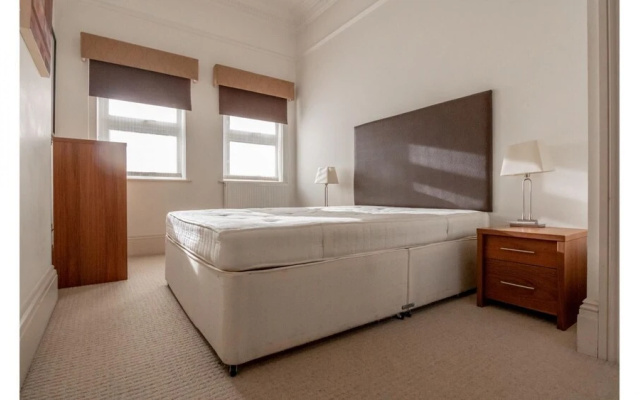 2 Bedroom in Kew Gardens - Clarendon Garden
