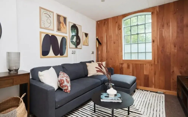 The Hampstead Wonder Spacious 4bdr House With Balcony