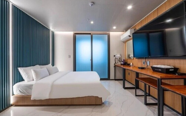 The on tourist hotel