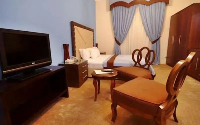 Royal Hotel & Suites