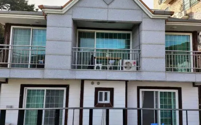 Ha-Wahyeon HOUSE: Great location, views and vibe!