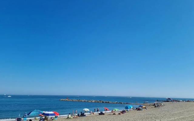 Las Gaviotas B9