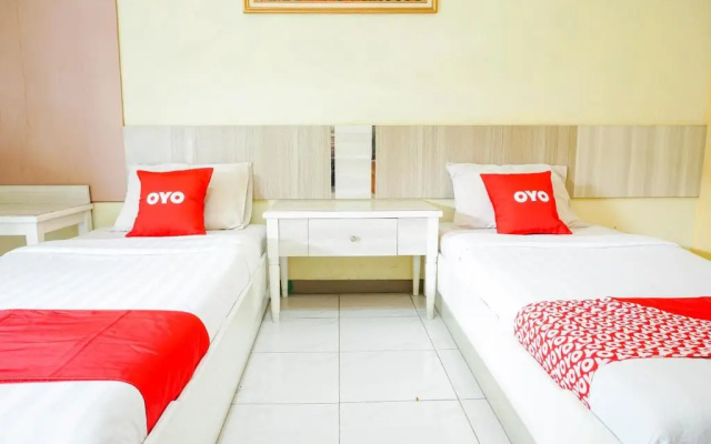 OYO 2085 Chrysanta Hotel