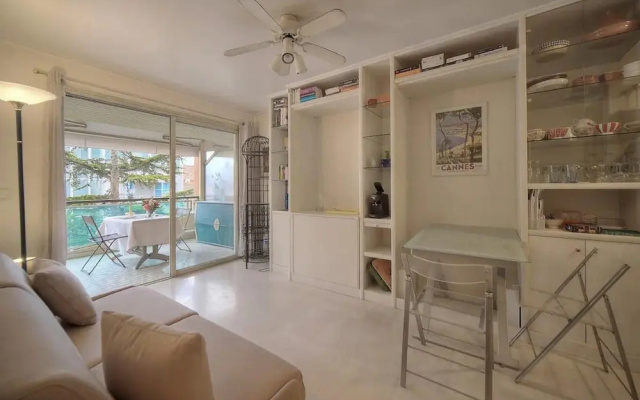 One Bed Apt in the Center of Cannes - 2198