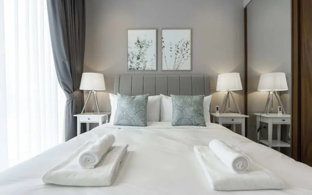 Urban Apartment in Marina Gate, Central Location!