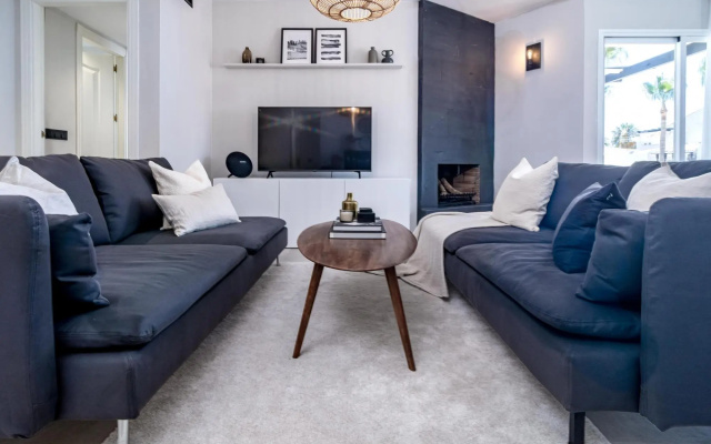 LNM17- Modern 1 bed flat, close to beach and port