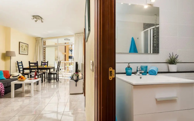 Y6E. Very Central Apartment, Las Americas View!