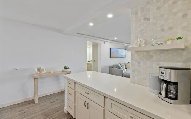 Remodeled Luxe Beachfront Escape Ocean Views AC