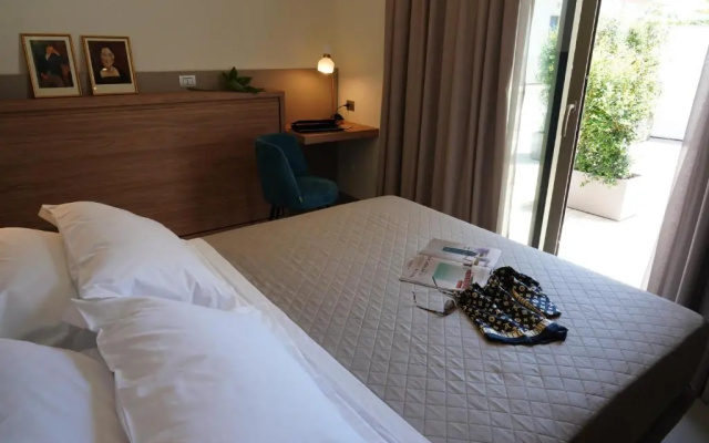 11 Catalani Rooms