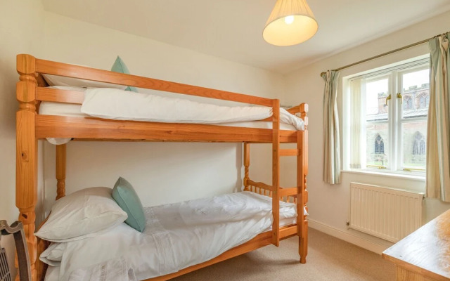 4 Aldelyme Court