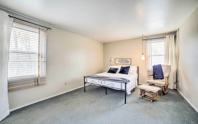 Charming Vacation Rental: 15 Mi to Pittsburgh
