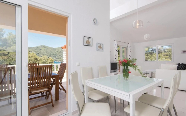 Awesome Home in Brna With 4 Bedrooms and Wifi