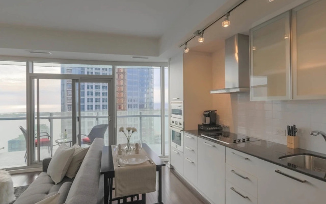 Noel Suites - York and Simcoe