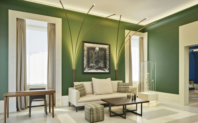 De Bonart Naples, Curio Collection by Hilton