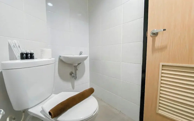 Modern Look and Homey Studio Apartment The Alton