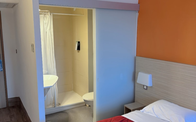 Hotel HubOne3 Istres