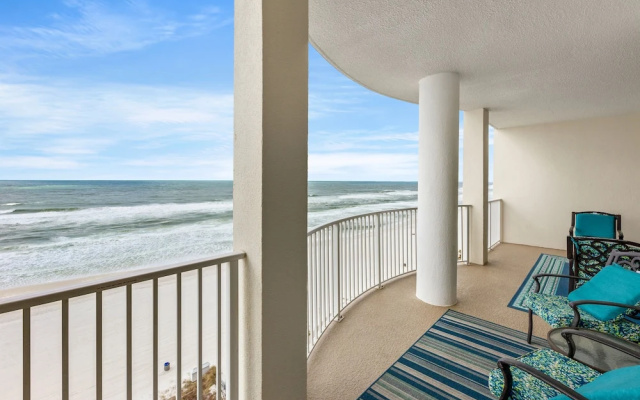 Large Balcony! Gulf Front Master Suite! Many Amenities On-site!