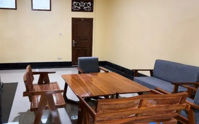 Urbanview Noja Guest House near Living World Denpasar