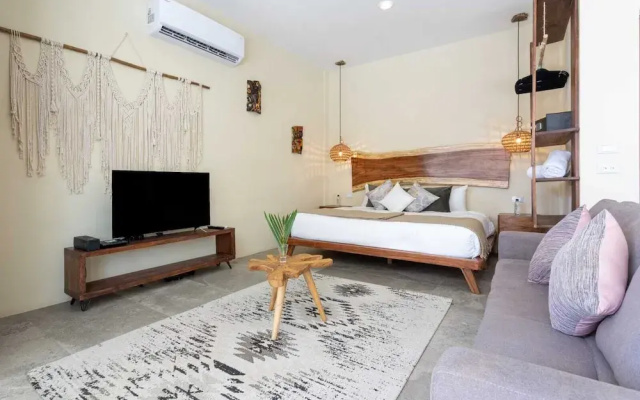 Deluxe Jungle Studio Terrace X15