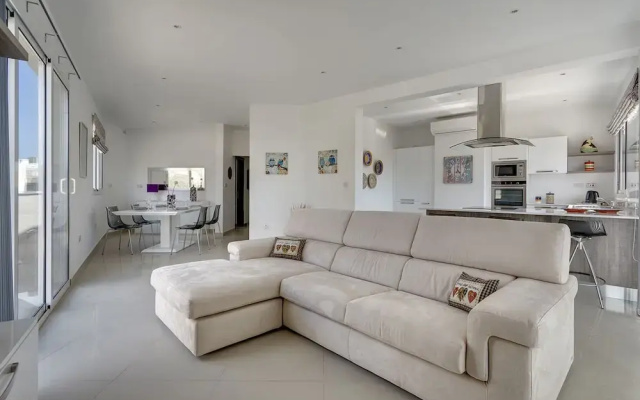 Luxury 2 Bedroom Penthouse in St Julians