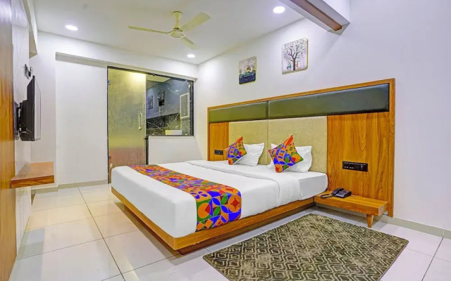 FabHotel Royal Manor - at Hospital Chowk