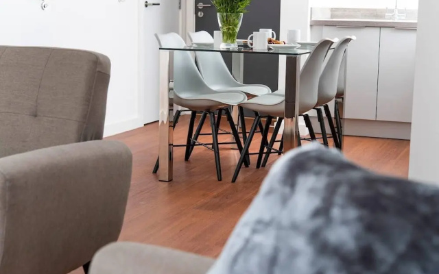 Contemporary and Stylish 1BR flat
