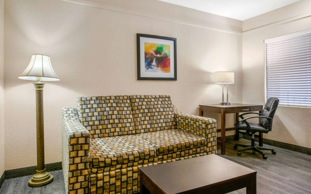 Quality Inn & Suites Jacksonville-Baymeadows