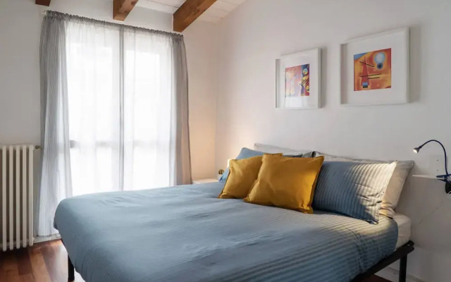 Large apartment in Milan center