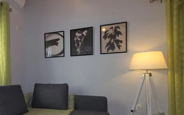Thano s Stylish Flat Just 150m to the Beach