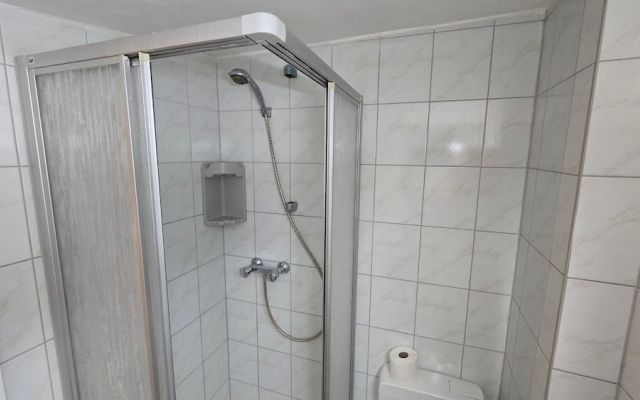 Mobile Home im Ferienpark mit Seezugang