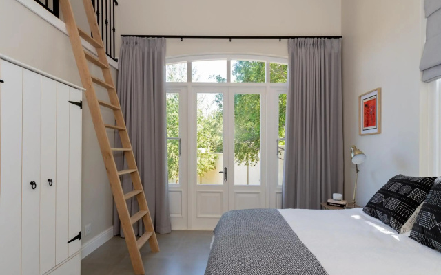 Le Vine Constantia