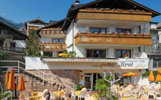 Hotel Tirol Тироло вид на фасад