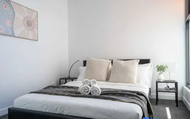 Modern 2B Apt with Views Near Swinburne University