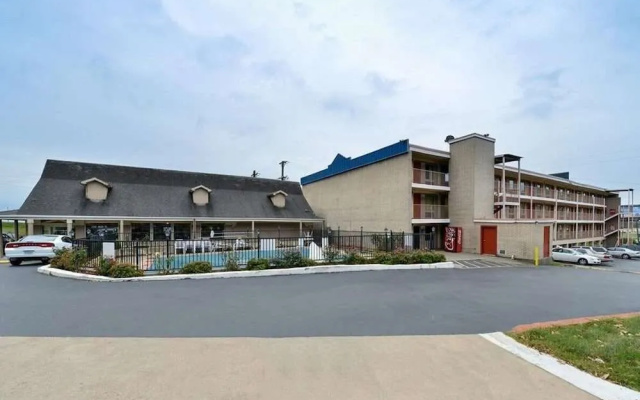 Rodeway Inn