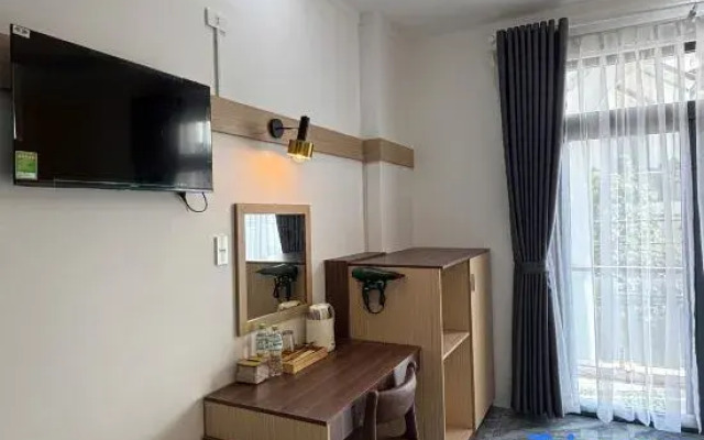 Spring II Hotel