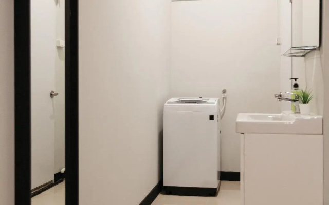 S1 Large Duplex Silom 3 Beds, Full Kitchen WIFI