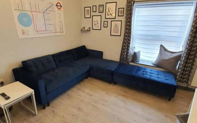 Cheddar Village Apartment