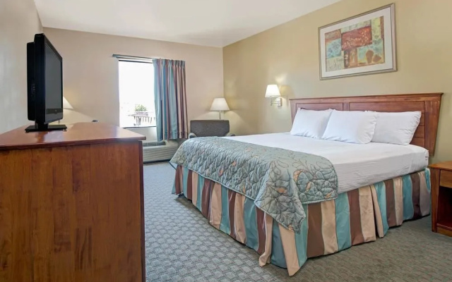 Days Inn by Wyndham Downtown St. Louis