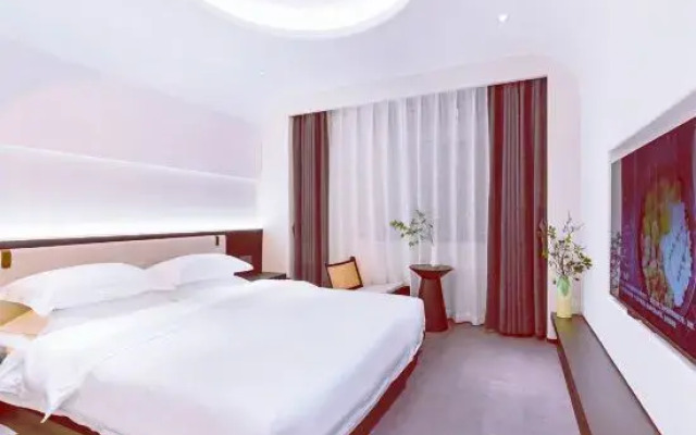 18 Degree Intelligent Hotel in the Island (Qilou Old Street)