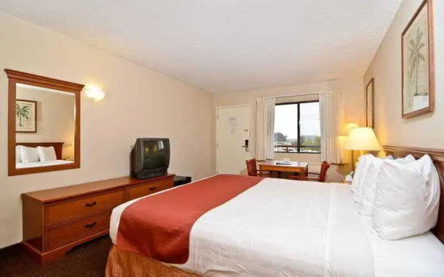 Best Western Golden Triangle Inn