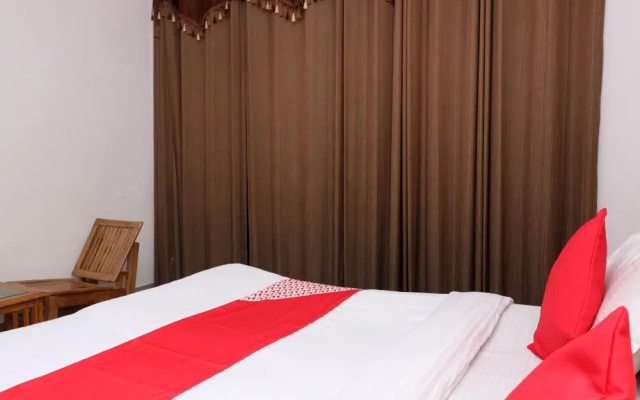 OYO 28044 Devki Palace Jain Hotel