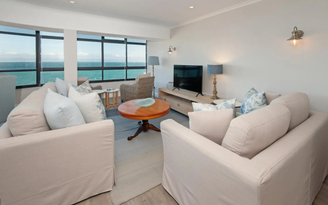 The Sun,Whales and Waves seafront apartment