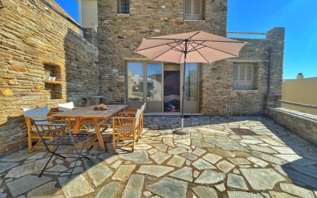 Spacious & Cozy Flat - 5 mins to Batsi Bay