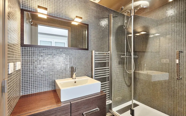 Modern 1BR Home in Batignolles