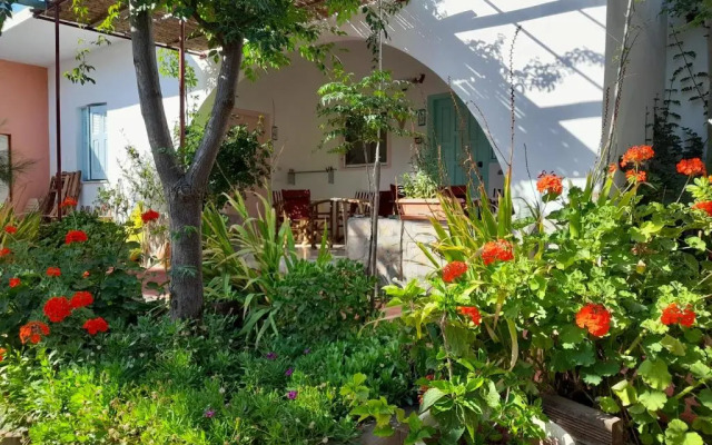 Lilos Apartments