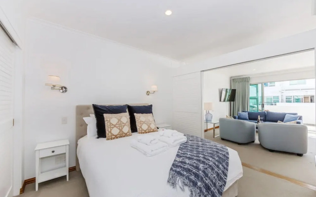 Elegant 2BR Princes Wharf Apartment
