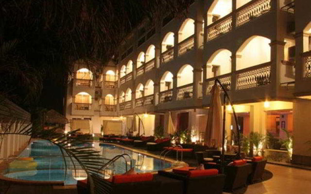 Отель La Gulls Court Индия, Вагатор - 1 отзыв об отеле, цены и фото номеров - забронировать отель La Gulls Court онлайн вид на фасад